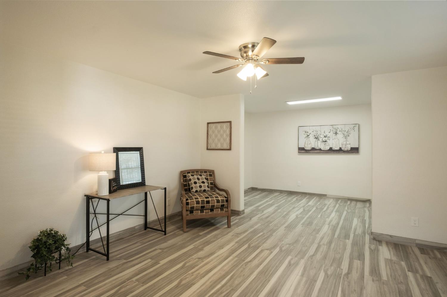 3316 E Clinton Ave, Fresno, CA 93703