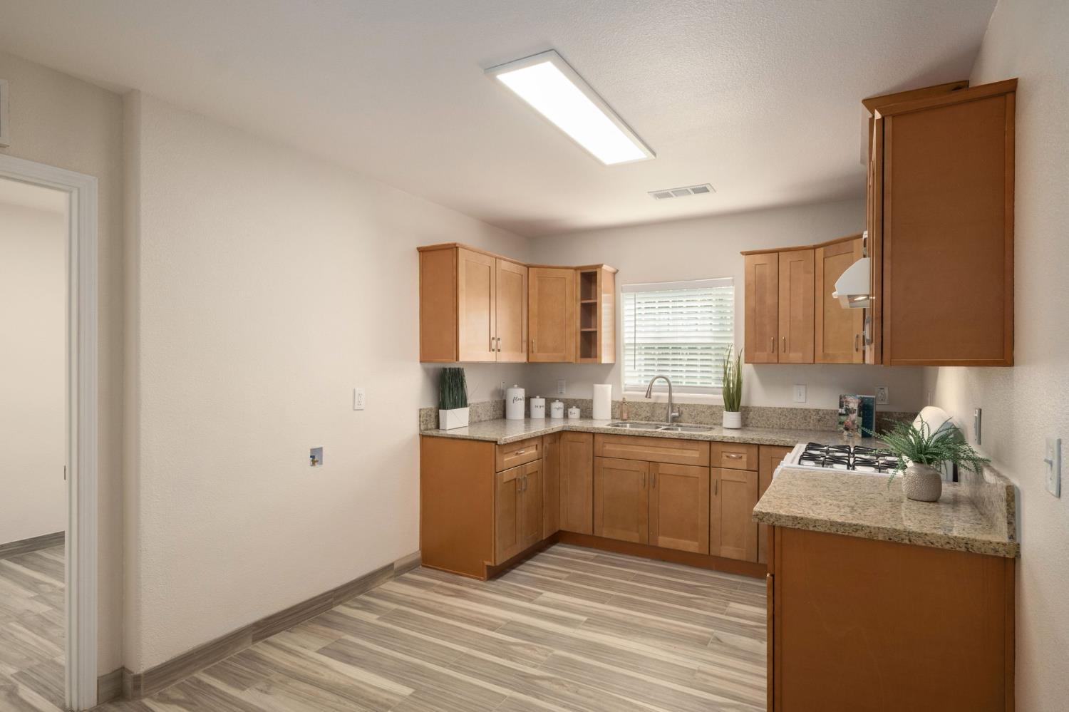 3316 E Clinton Ave, Fresno, CA 93703