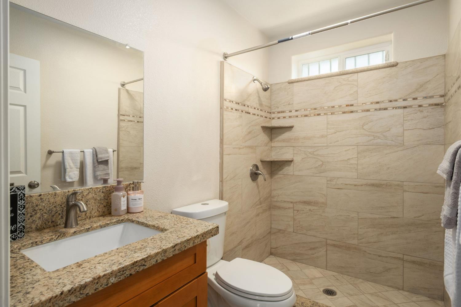 3316 E Clinton Ave, Fresno, CA 93703