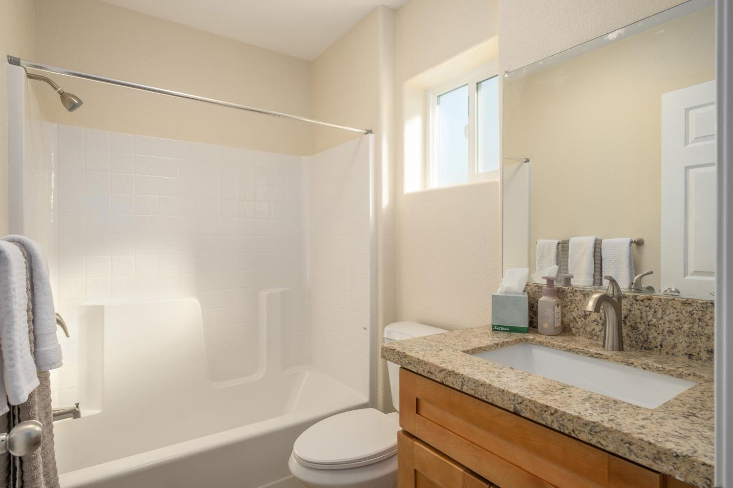 3316 E Clinton Ave, Fresno, CA 93703