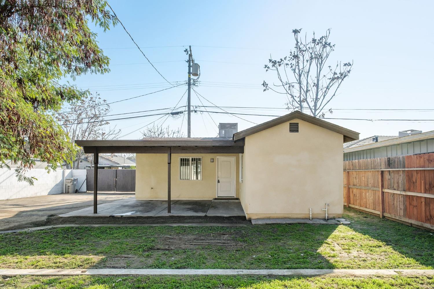 3316 E Clinton Ave, Fresno, CA 93703