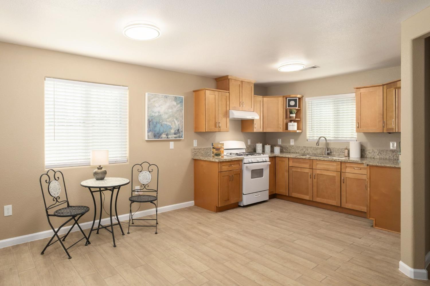 3316 E Clinton Ave, Fresno, CA 93703