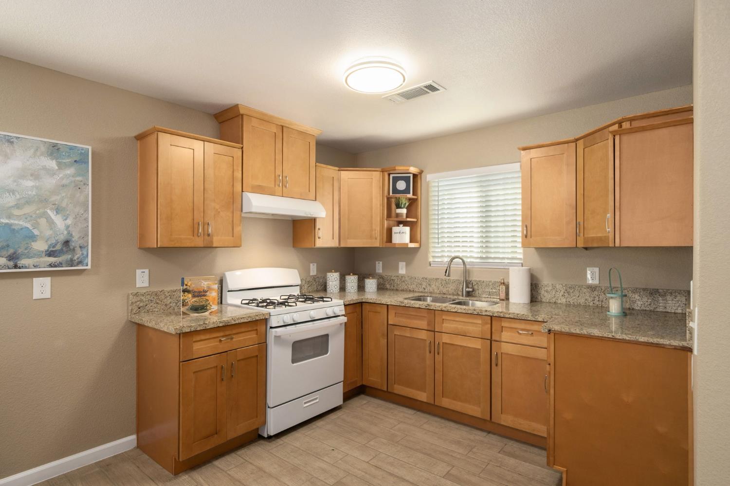 3316 E Clinton Ave, Fresno, CA 93703