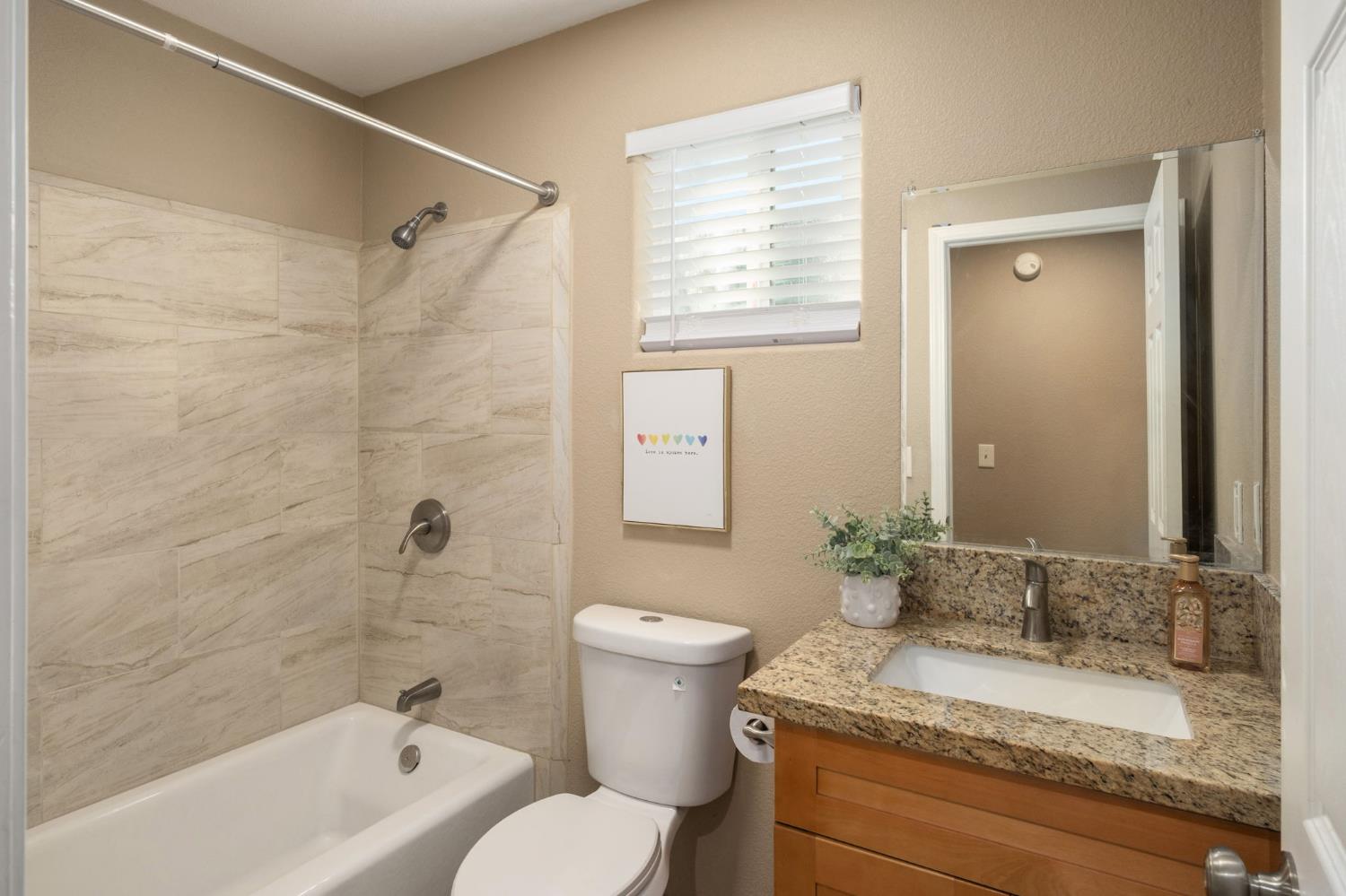 3316 E Clinton Ave, Fresno, CA 93703