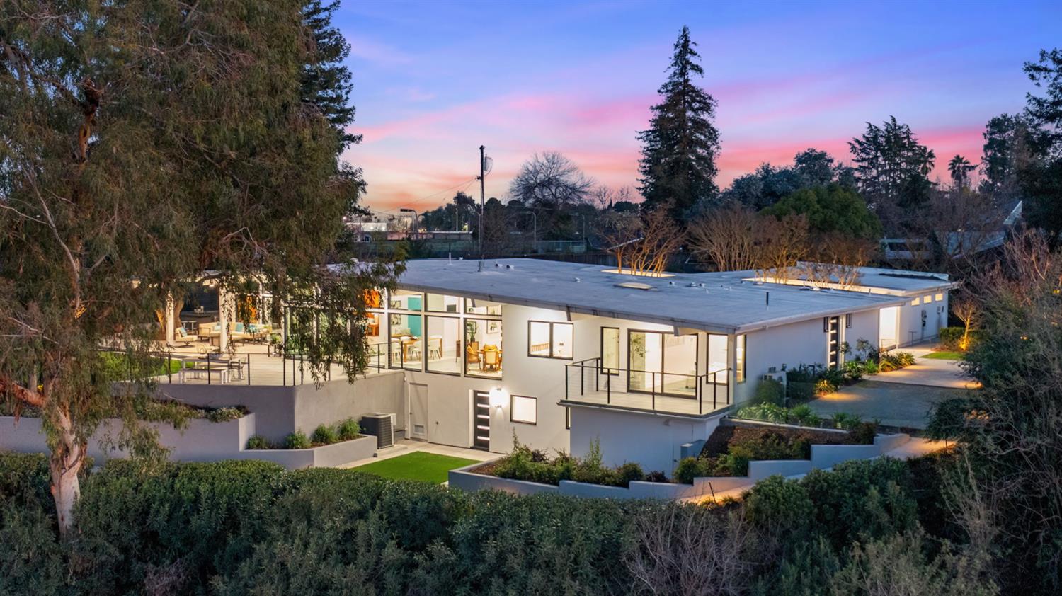 1230 W Moraga Rd, Fresno, CA 93711