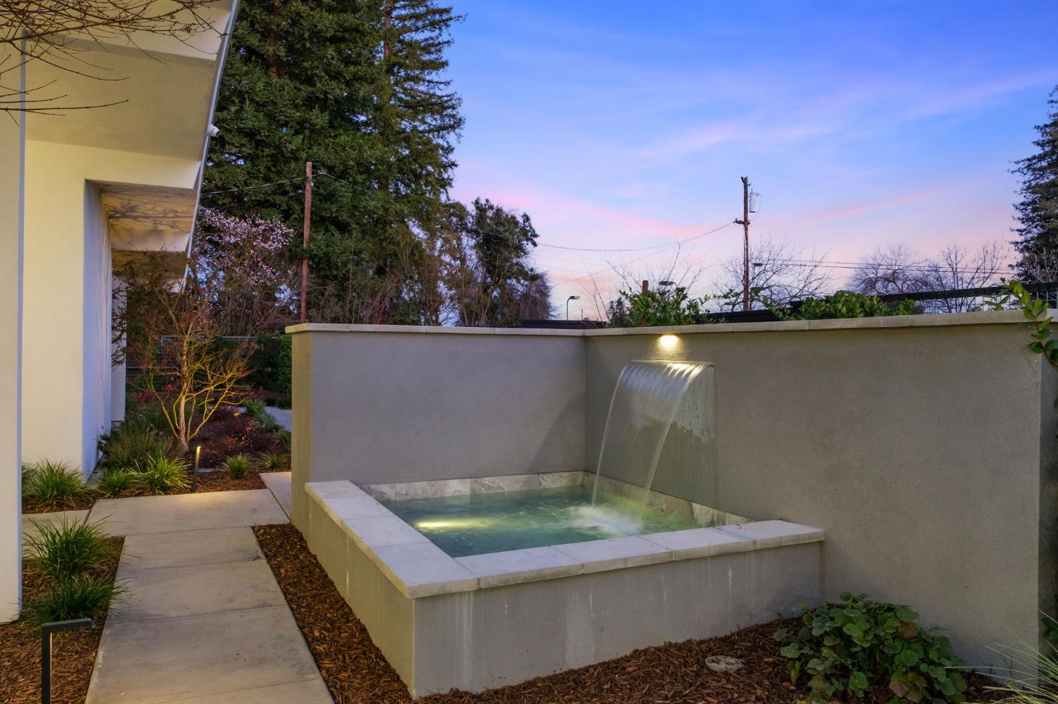 1230 W Moraga Rd, Fresno, CA 93711