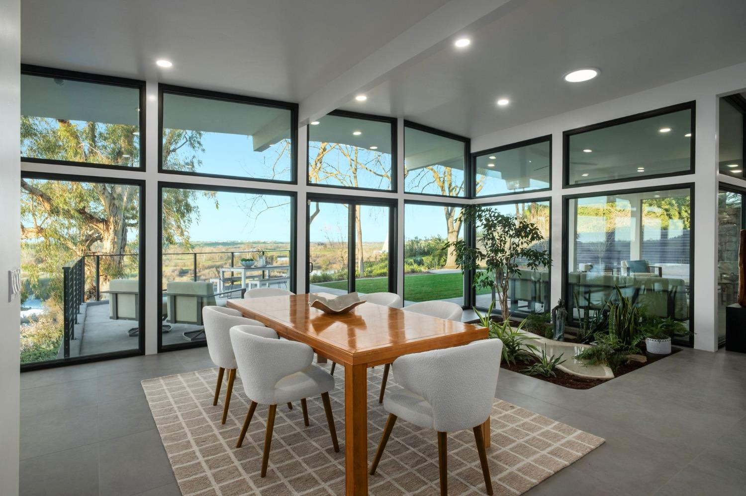 1230 W Moraga Rd, Fresno, CA 93711