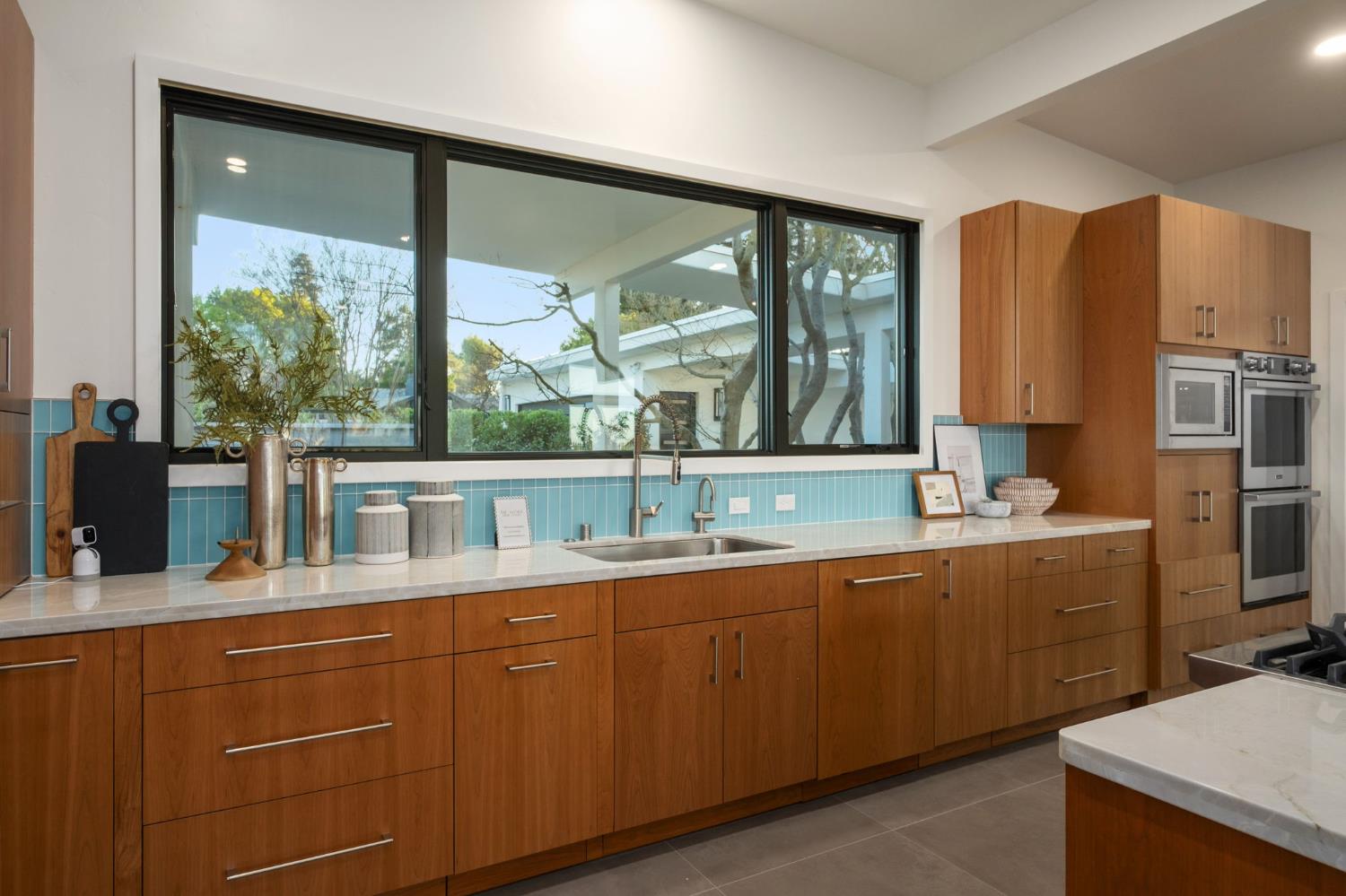 1230 W Moraga Rd, Fresno, CA 93711