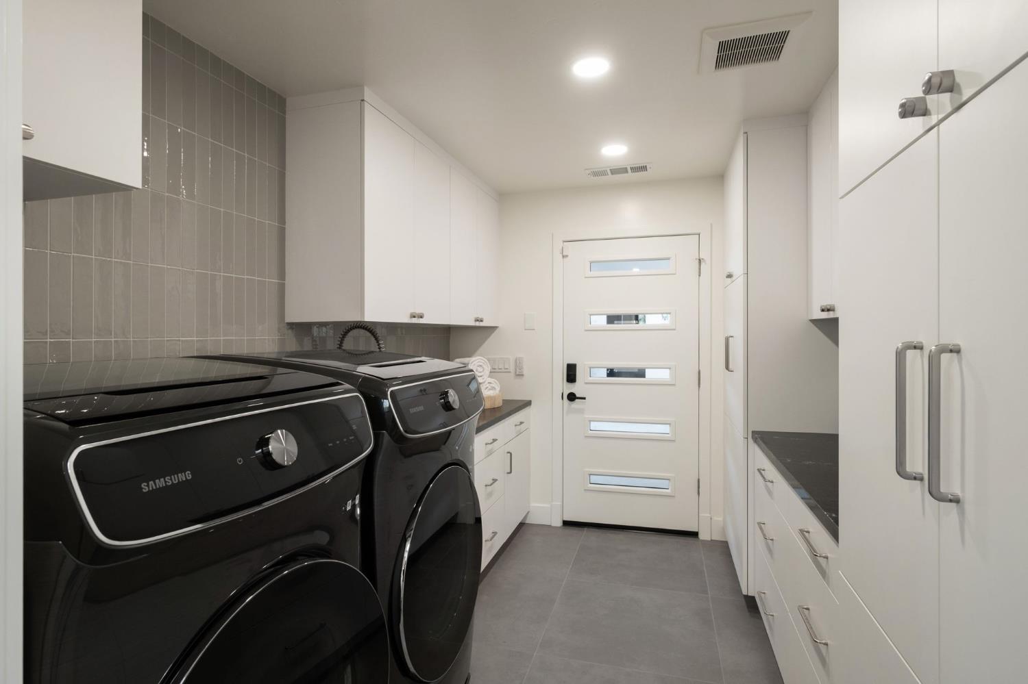 1230 W Moraga Rd, Fresno, CA 93711