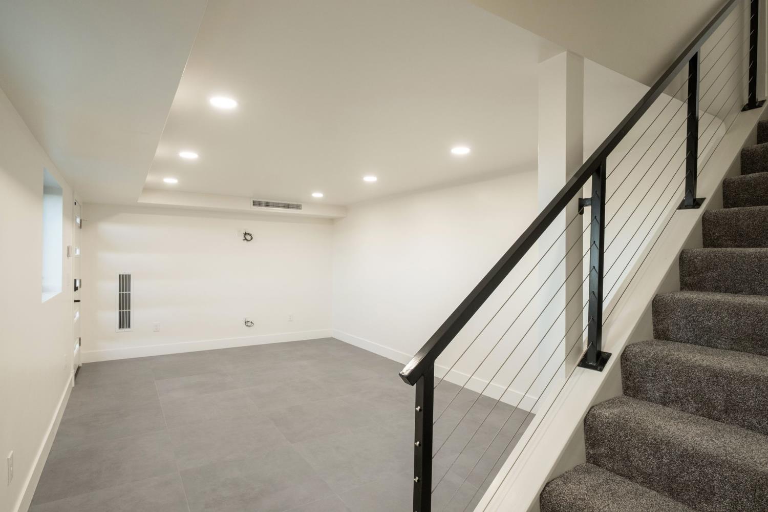 1230 W Moraga Rd, Fresno, CA 93711