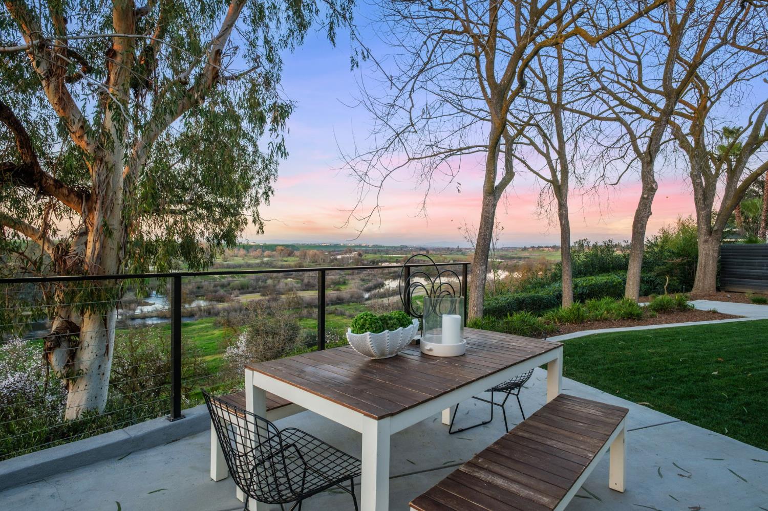 1230 W Moraga Rd, Fresno, CA 93711