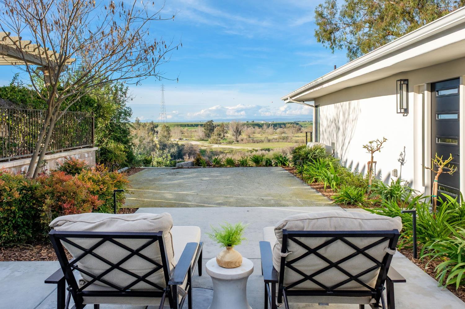 1230 W Moraga Rd, Fresno, CA 93711