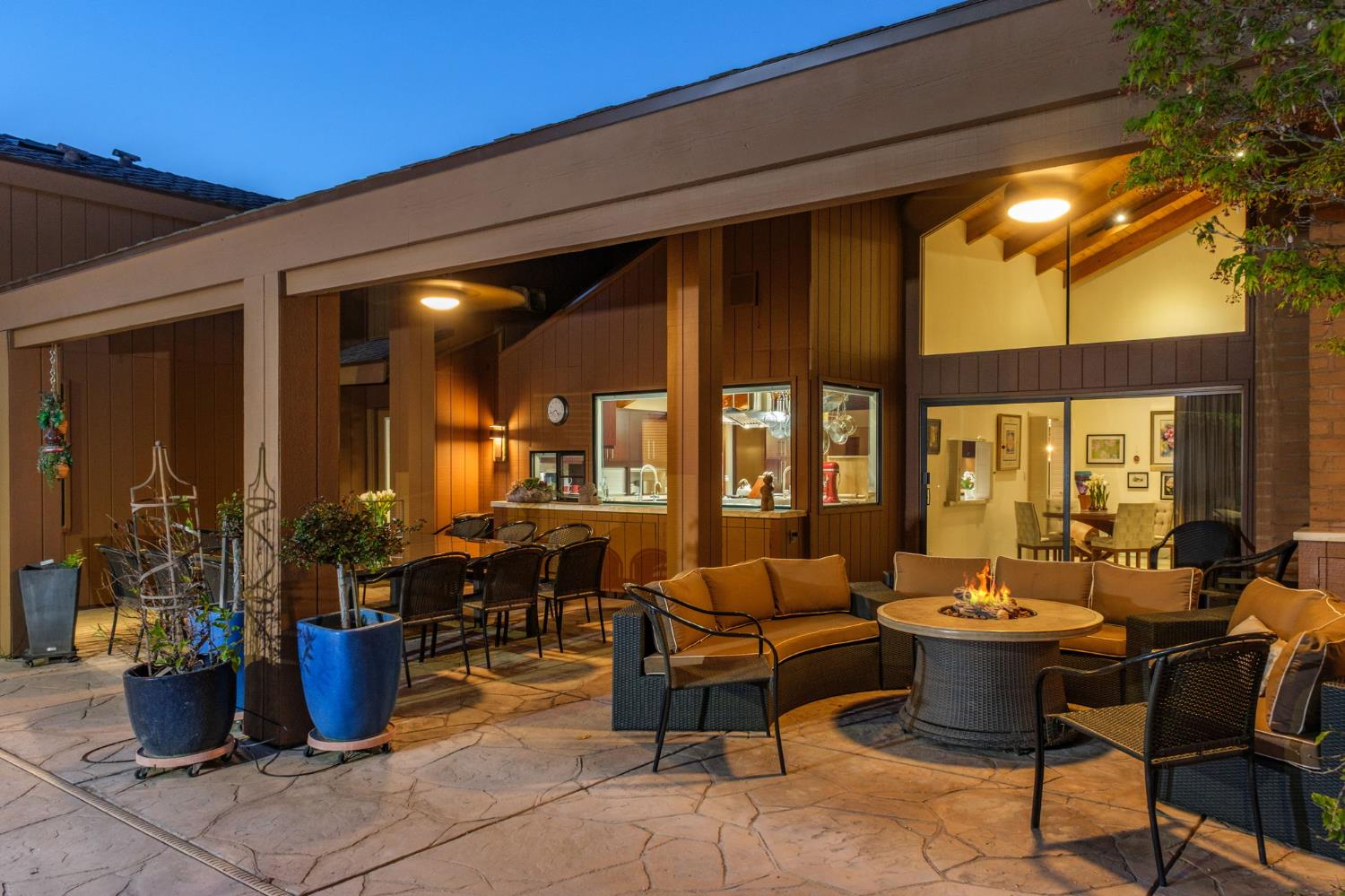 2273 W Dovewood Ln, Fresno, CA 93711