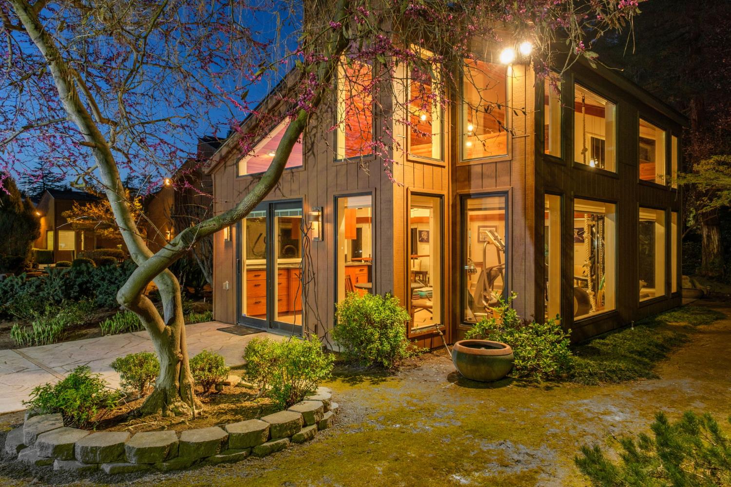 2273 W Dovewood Ln, Fresno, CA 93711