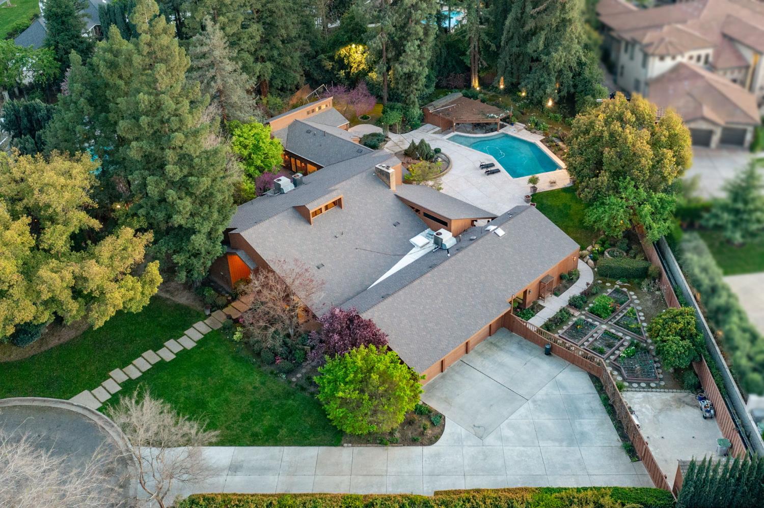 2273 W Dovewood Ln, Fresno, CA 93711