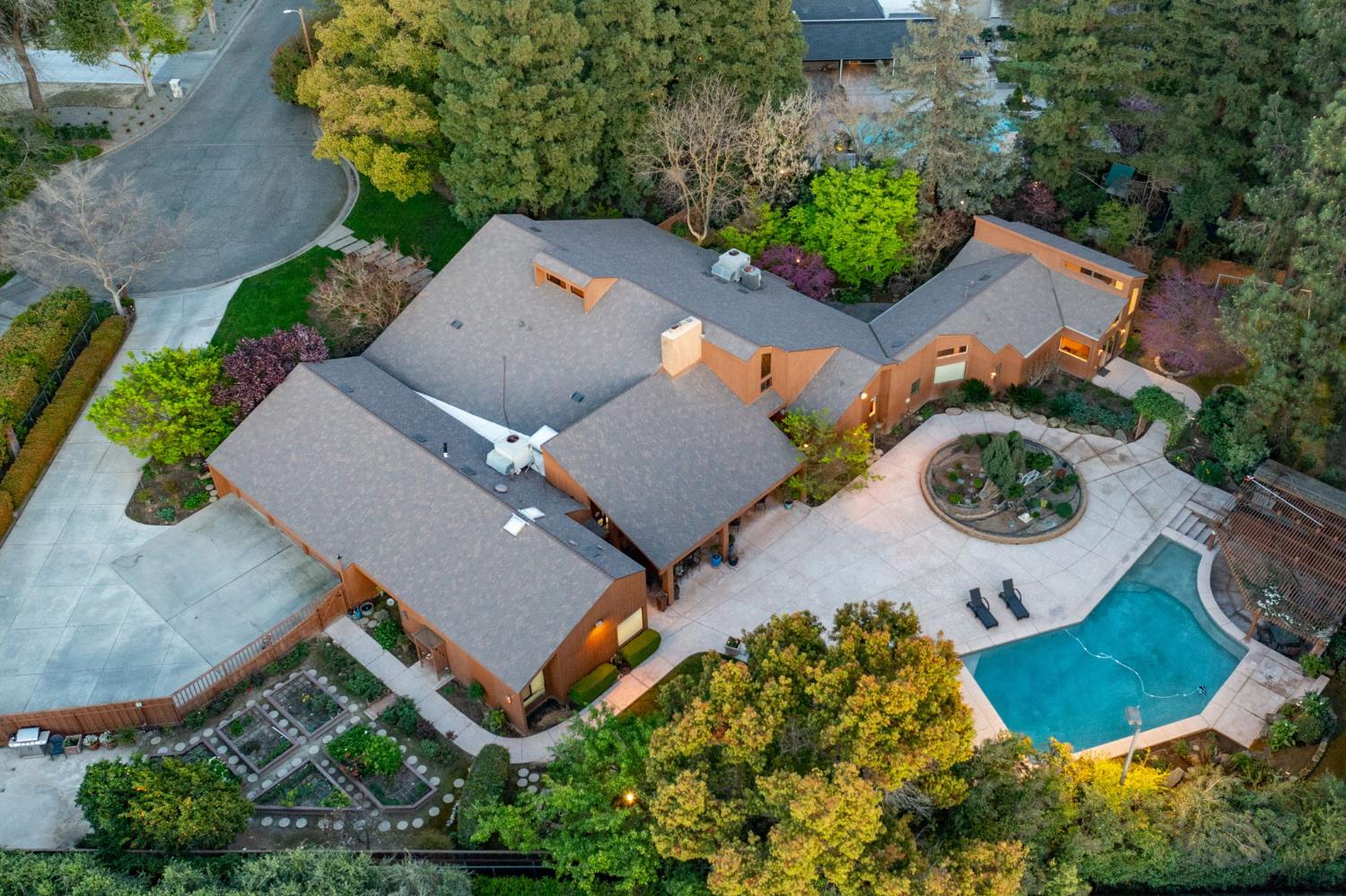 2273 W Dovewood Ln, Fresno, CA 93711