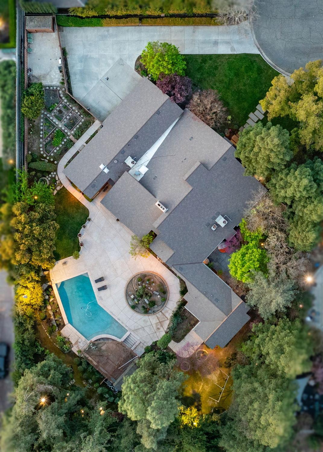 2273 W Dovewood Ln, Fresno, CA 93711