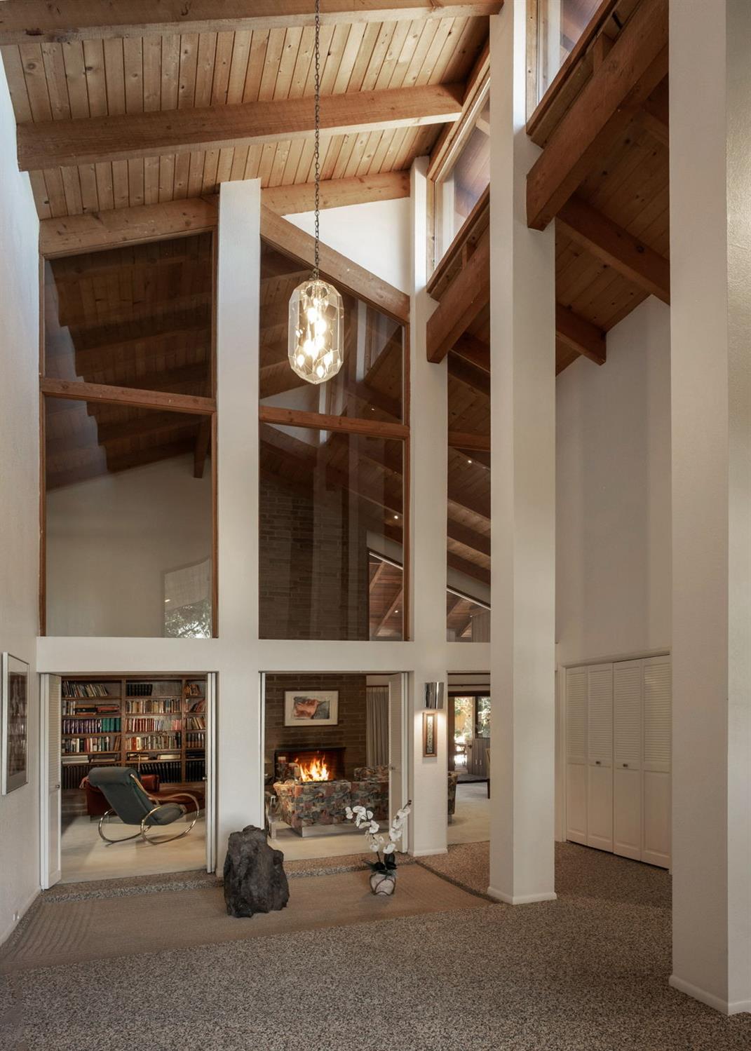 2273 W Dovewood Ln, Fresno, CA 93711