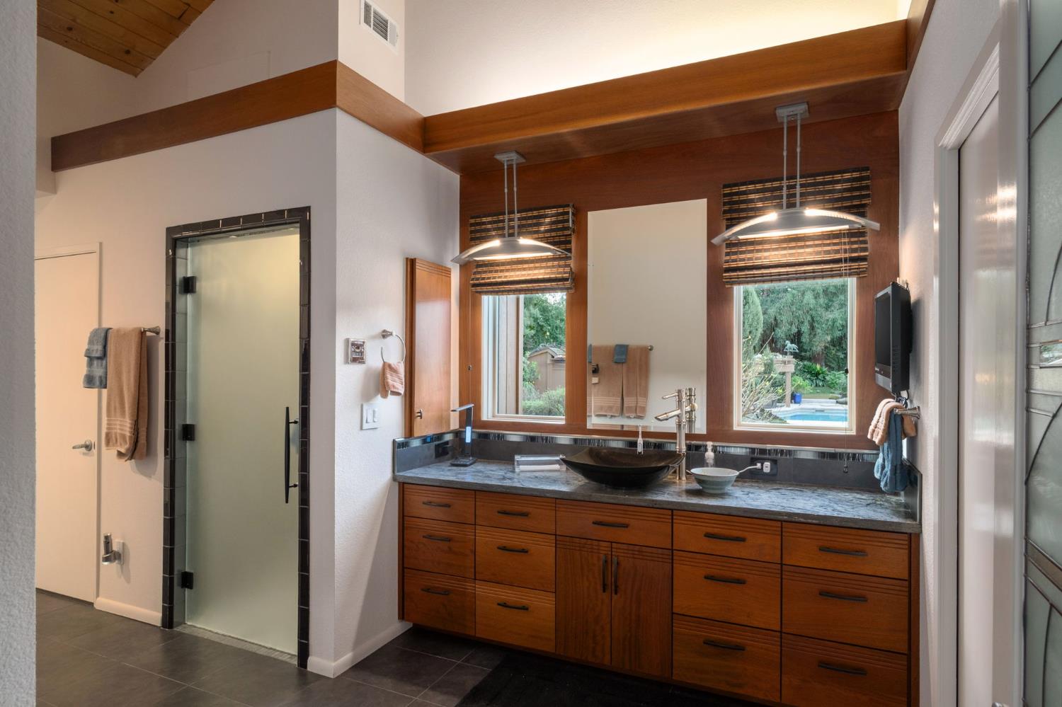 2273 W Dovewood Ln, Fresno, CA 93711