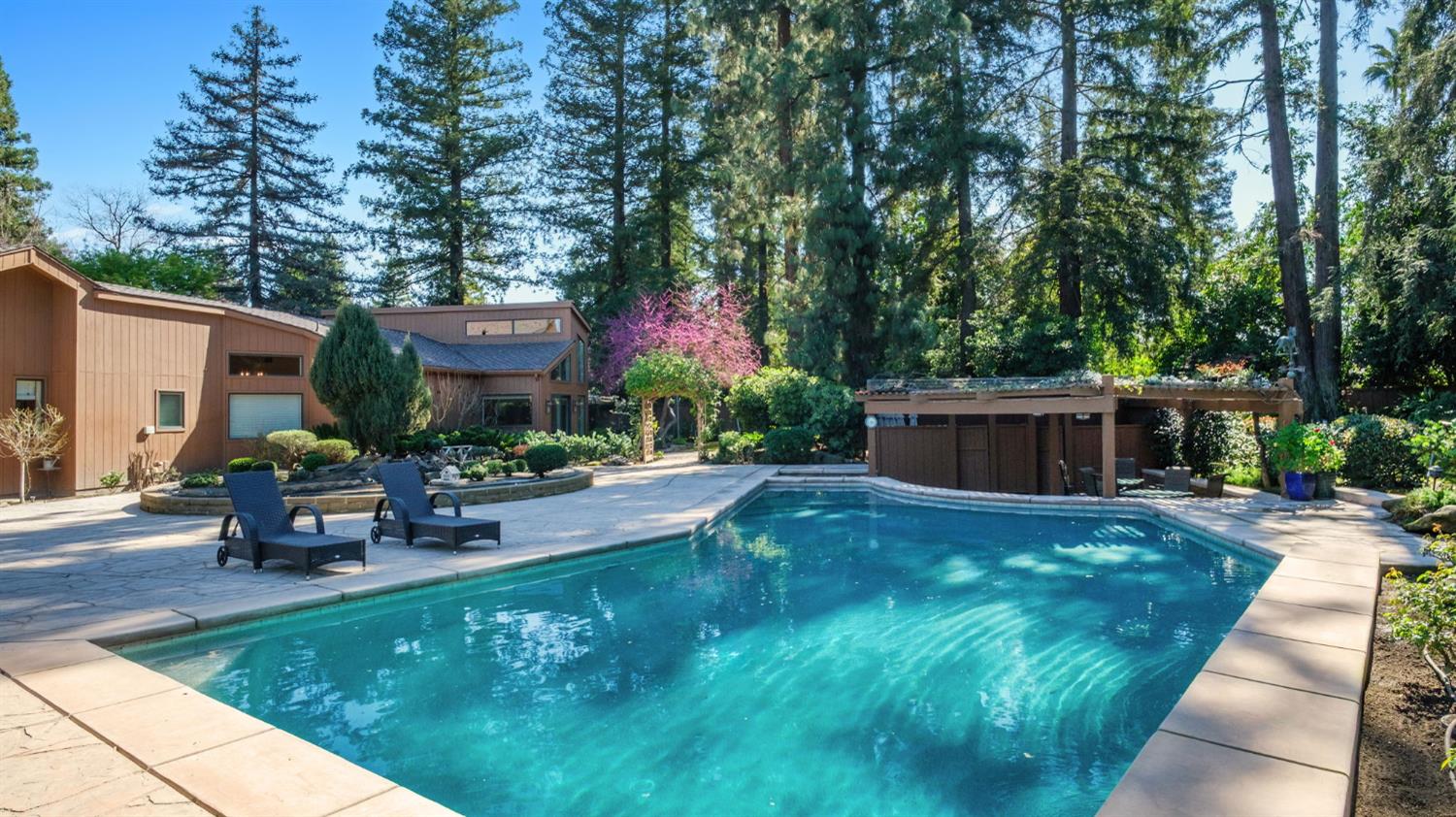 2273 W Dovewood Ln, Fresno, CA 93711