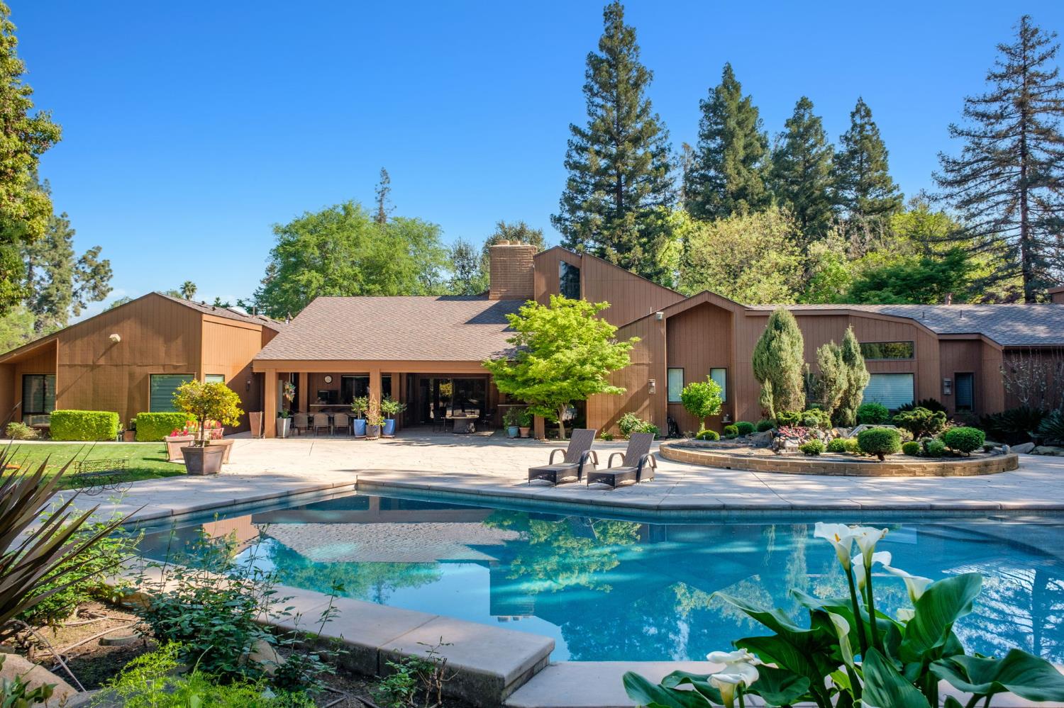 2273 W Dovewood Ln, Fresno, CA 93711