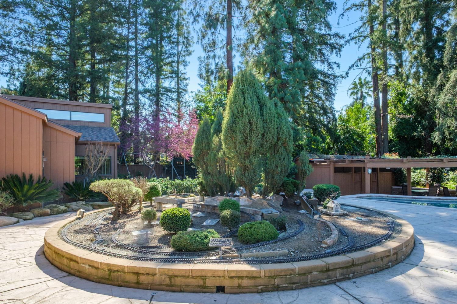 2273 W Dovewood Ln, Fresno, CA 93711