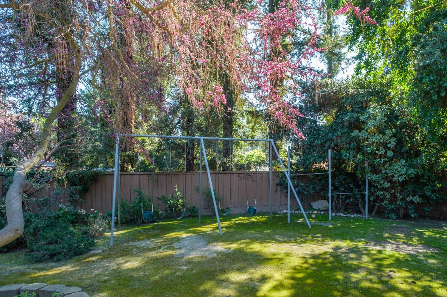 2273 W Dovewood Ln, Fresno, CA 93711