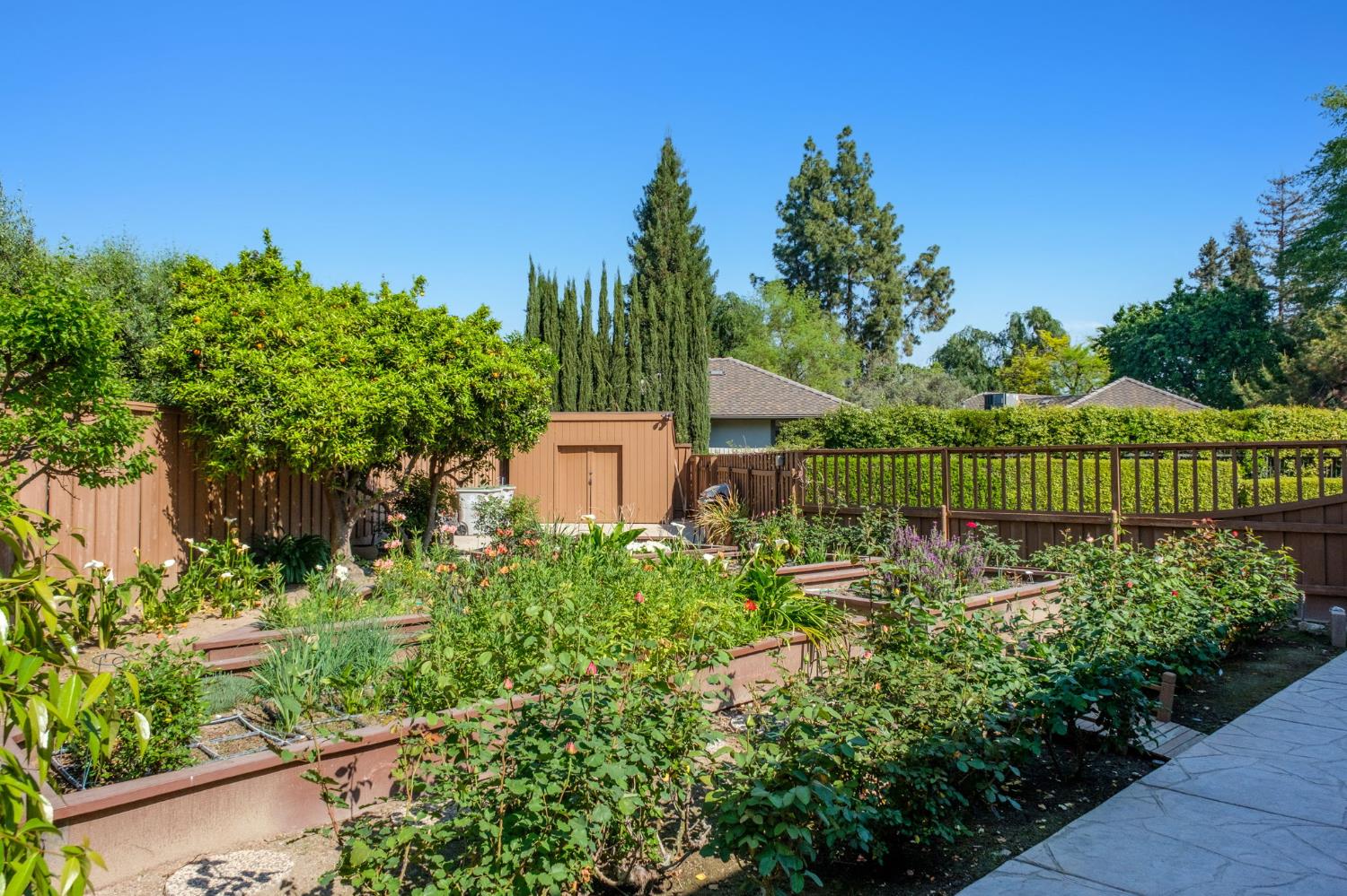 2273 W Dovewood Ln, Fresno, CA 93711