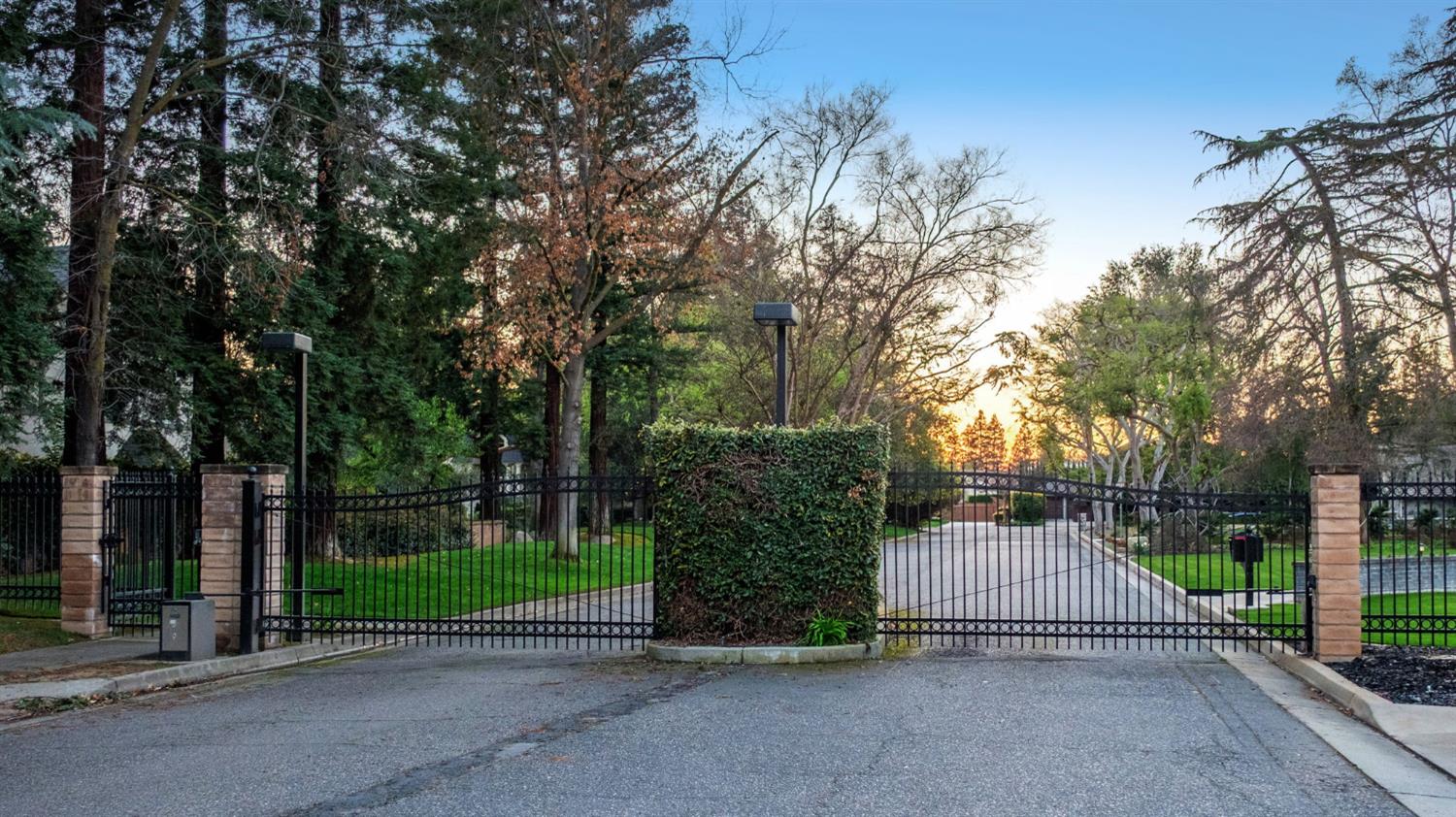 2273 W Dovewood Ln, Fresno, CA 93711