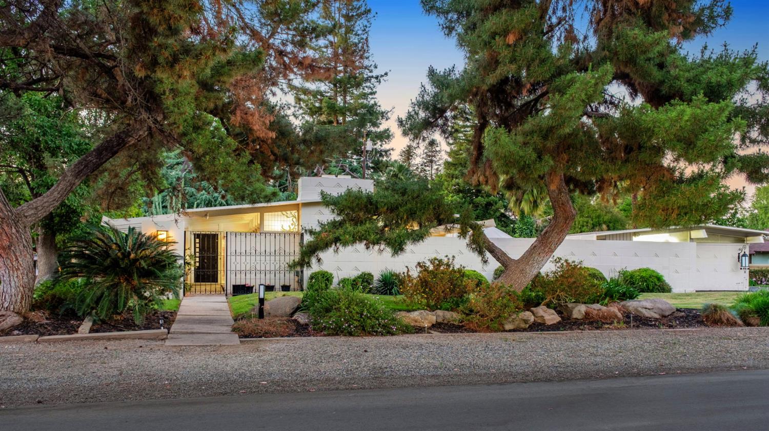 5306 N Sequoia Dr, Fresno, CA 93711
