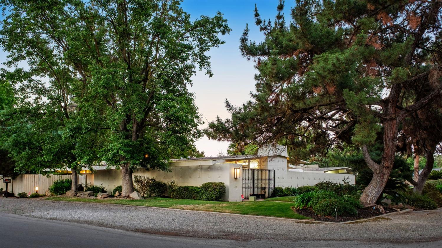 5306 N Sequoia Dr, Fresno, CA 93711
