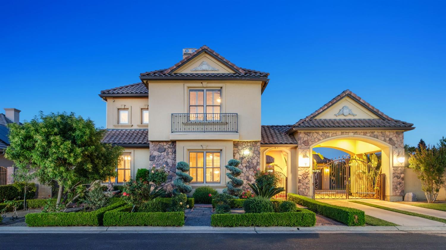 11232 N Burnhaven Way, Fresno, CA 93730