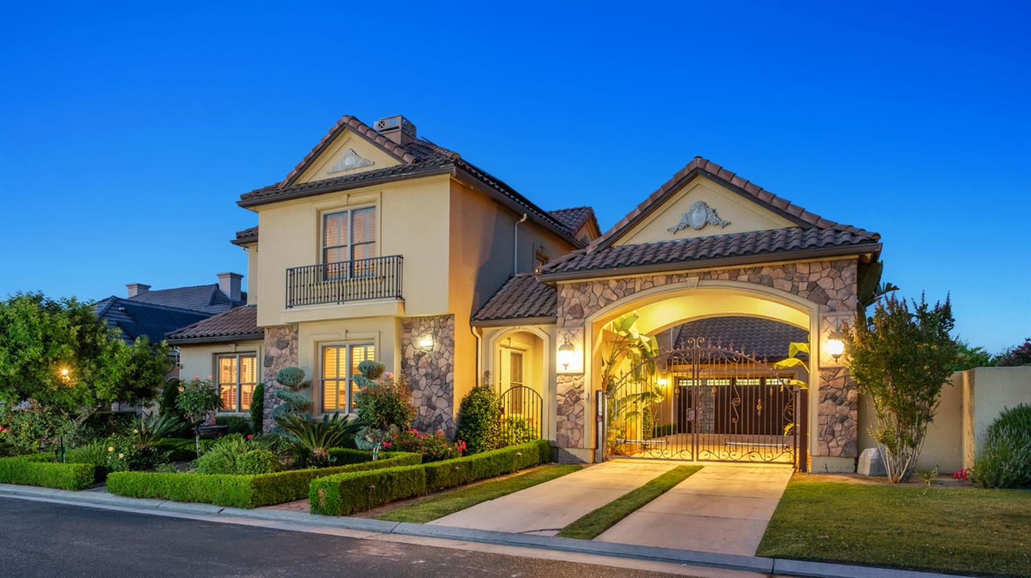 11232 N Burnhaven Way, Fresno, CA 93730