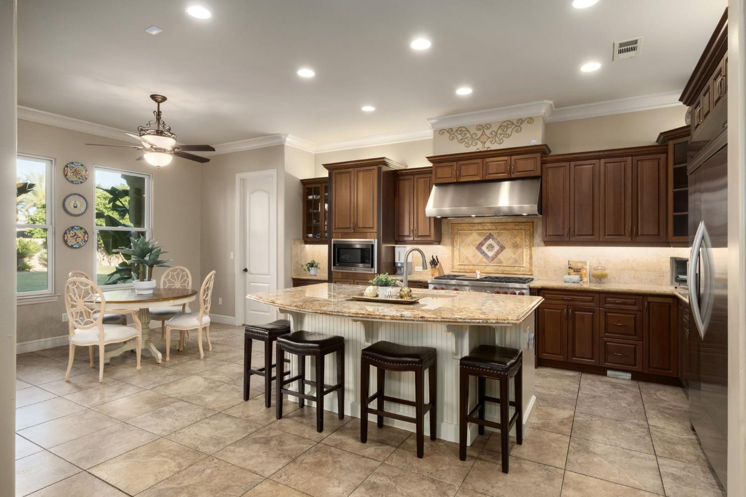 11232 N Burnhaven Way, Fresno, CA 93730